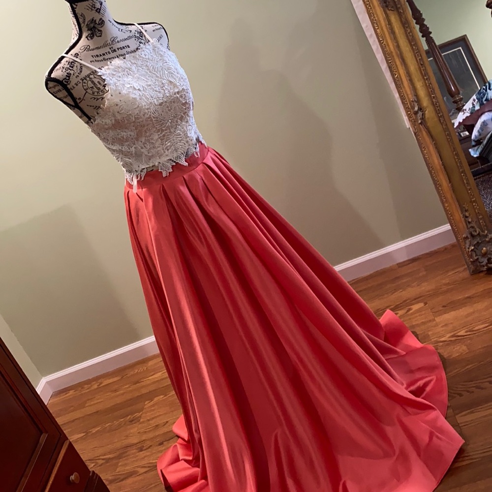 DAVE & JOHNNY Formal Dress Size 0 Coral 2-Piece